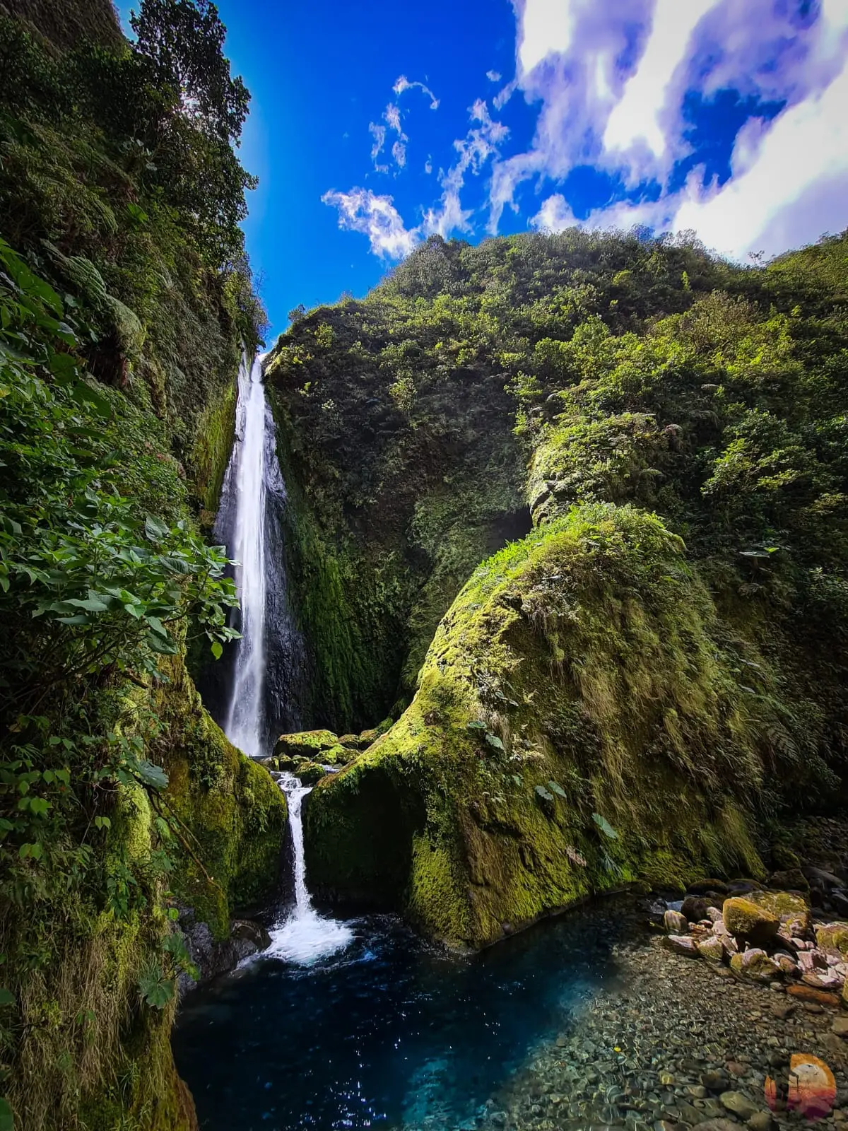Waterfall trekking at Vuelta al Ca&ntilde;&oacute;n, Bajos del Toro